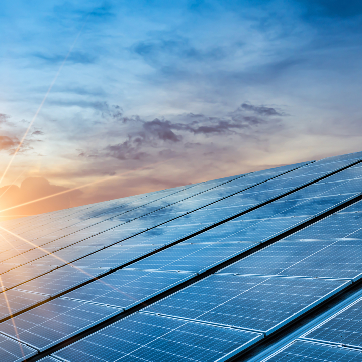 Zonnepanelen shutterstock_1913036797